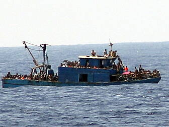 Hopes fade for 200 migrants mi...